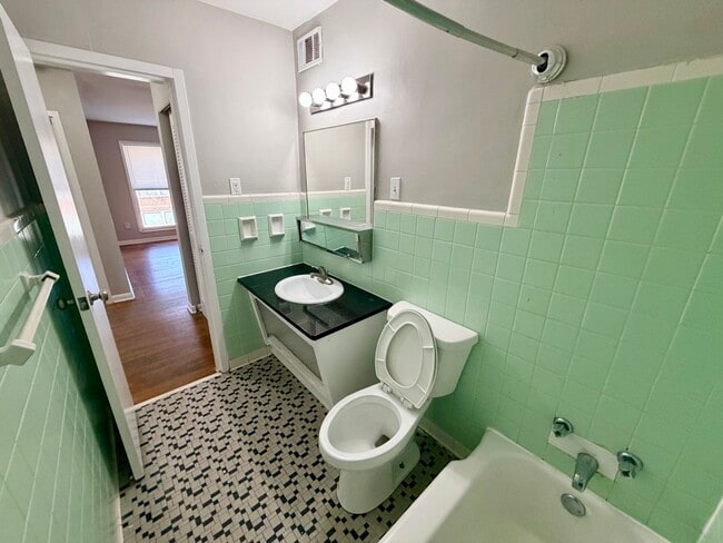 Building Photo - 1568 Alexandria Dr