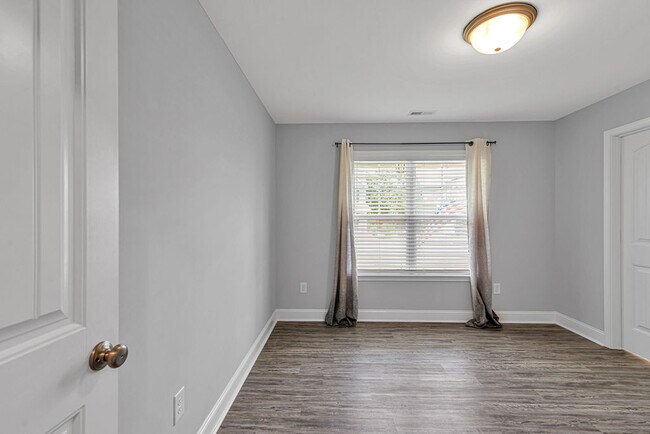 Building Photo - 203 Pastoral Ct