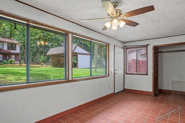 Building Photo - Two level Townhome in DeSoto Courts