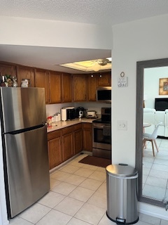 Kitchen - 13303 Broadhurst Loop