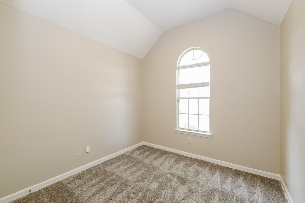 Building Photo - 6883 Lagrange Cir N