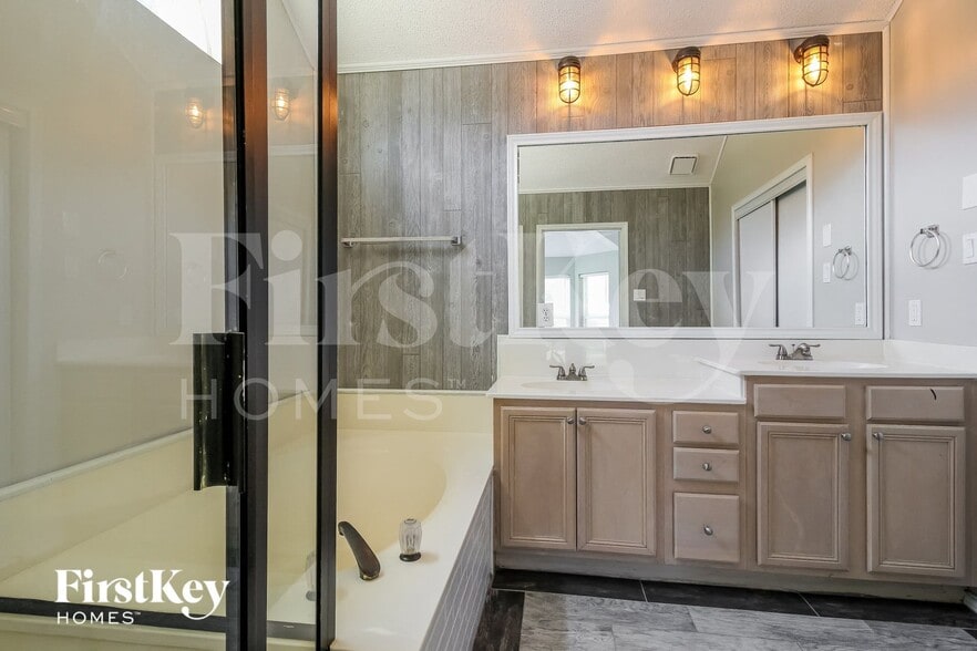 Building Photo - 501 Timber Way Dr