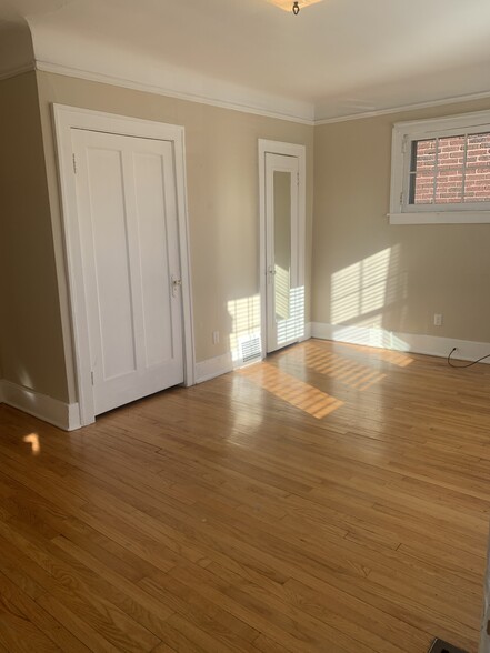 Beautiful afternoon sun - 602 W 3rd St