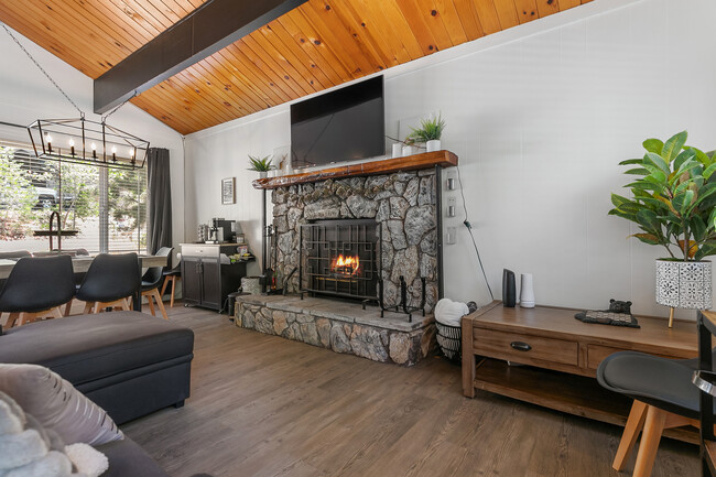 Building Photo - 32240 Fern Dr