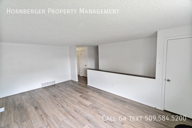 Building Photo - Duplex on the North Side