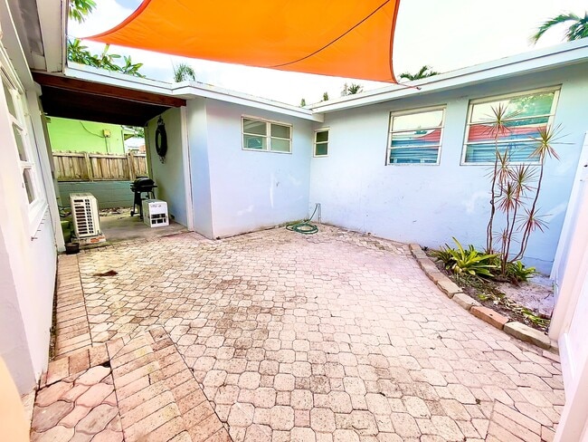 Building Photo - 1614 NE 7th St