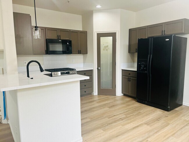 Building Photo - Wilsonville Villebois Community Offers Spacious End Unit Town Home