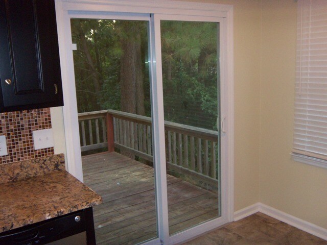 Building Photo - **AVA. 10/1, Possibly Sooner!** 3BR/2BA We...