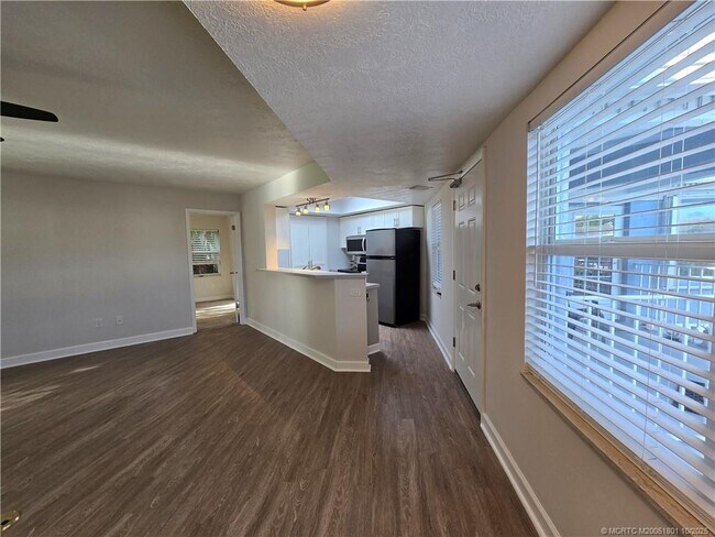 Building Photo - 3206 SE Aster Ln