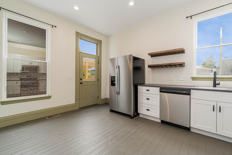 Building Photo - 1563 Holman St