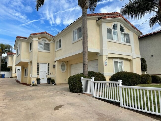 Primary Photo - Beautiful Detached 4 bedroom, 2.5 Bath Tow...