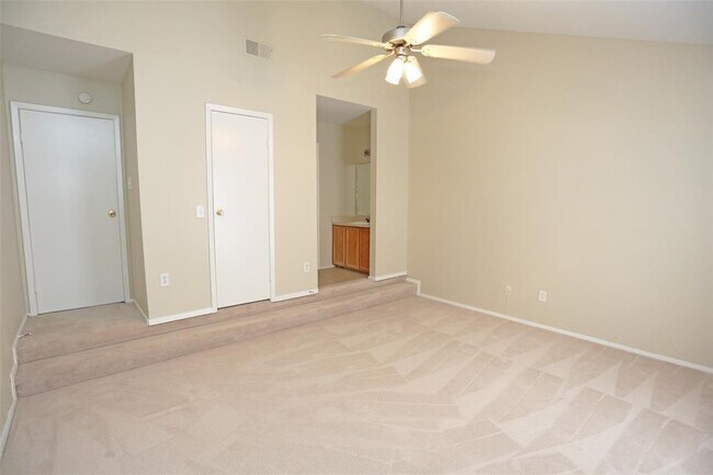 Building Photo - 8646 Village of Fondren