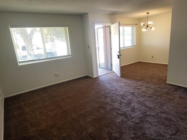 Building Photo - 9609 W Cinnabar Ave