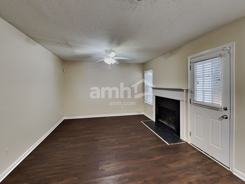 Building Photo - 6541 Pole Creek Dr