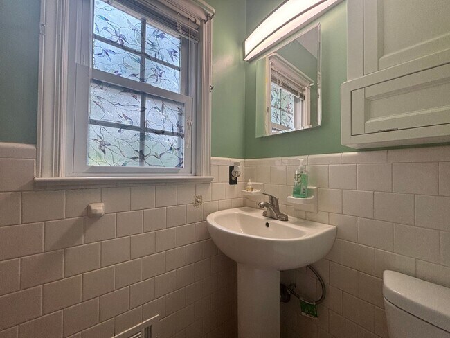 Building Photo - 4bd/2.5ba Home in Hampton