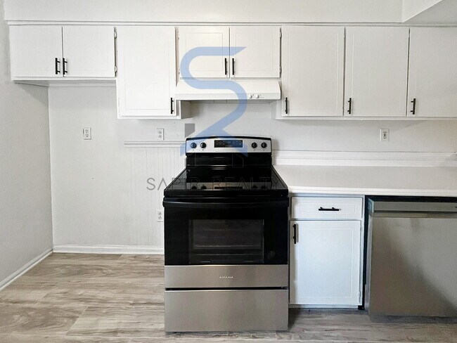 Building Photo - Move in before December 31st and choose your reward: a $250 Amazon Gift Card or a 55" Smart TV!