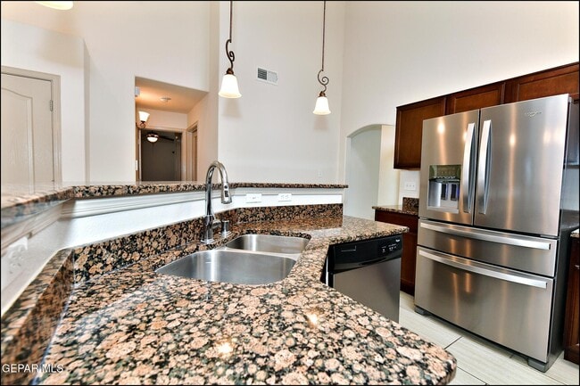 Building Photo - 5005 Moon Ranch Ln