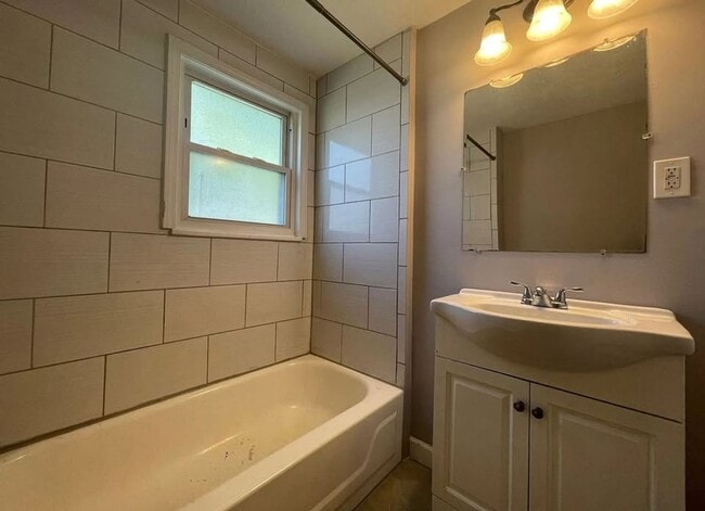 Building Photo - 3 bedroom house! WON'T LAST!