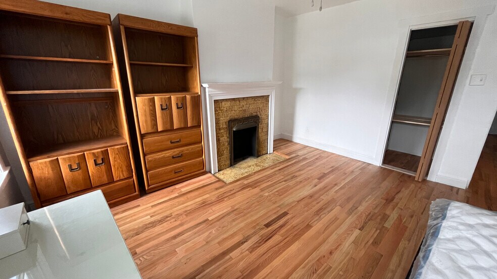 Building Photo - 5859 Hobart St