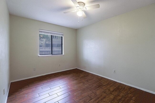 Building Photo - 3510 Oak Creek Dr