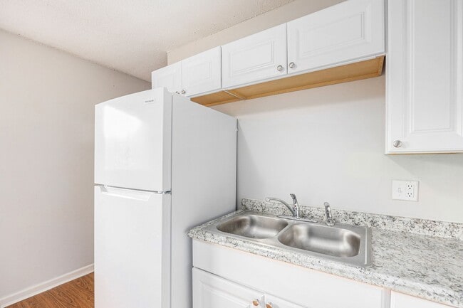 Building Photo - Beautiful 2BR/1BA Duplex in Independence!