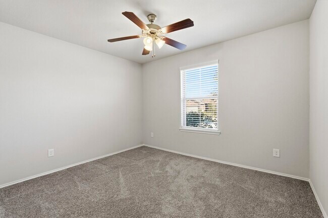 Building Photo - 3935 Country Club Dr