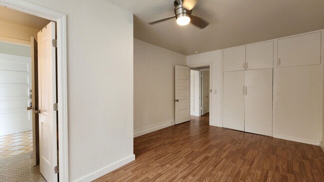 Building Photo - 401 Vine Ave