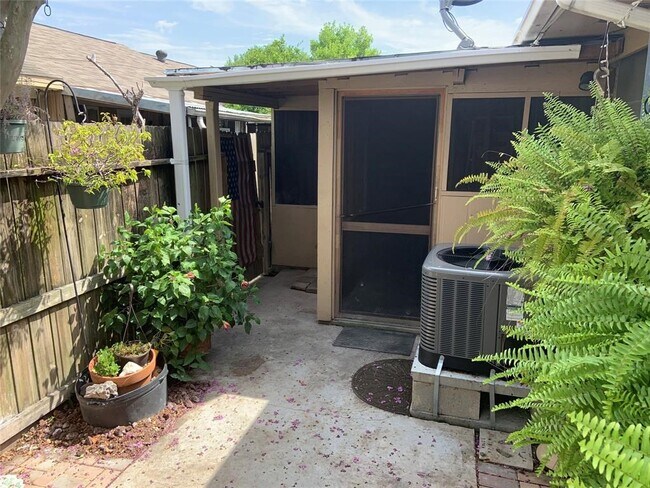 Building Photo - 3302 Burke Rd