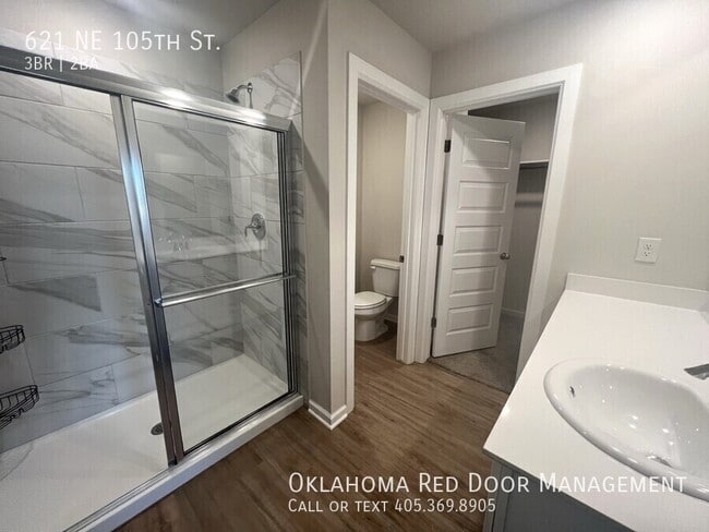 Building Photo - 621 NE 105th St