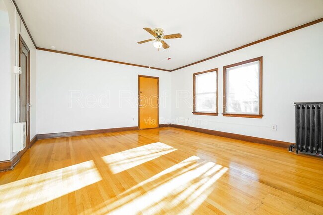 Building Photo - 1325 6th Ave