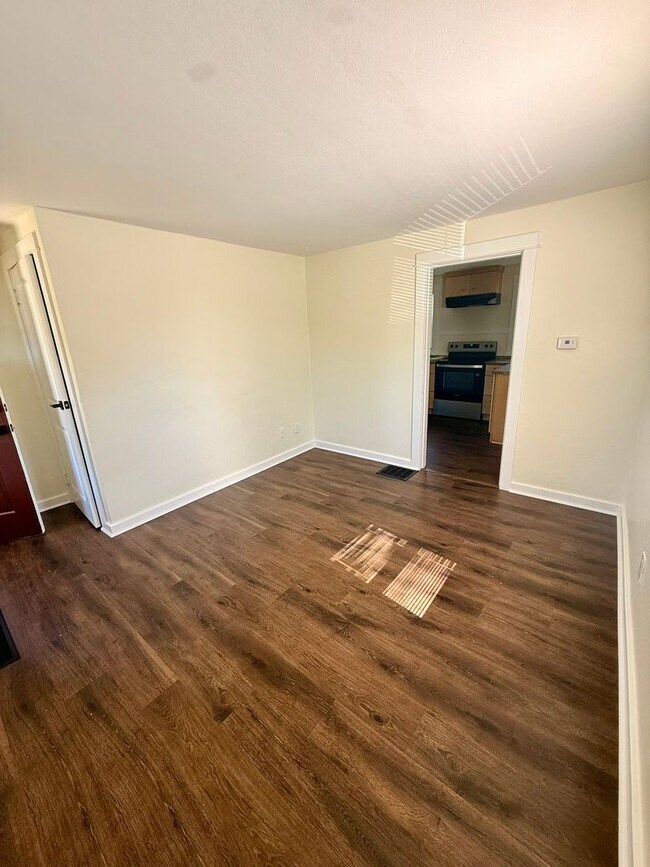 Building Photo - Gorgeous Updated 3BR Home | Granite Countertops | Detached Garage | Huge Backyard