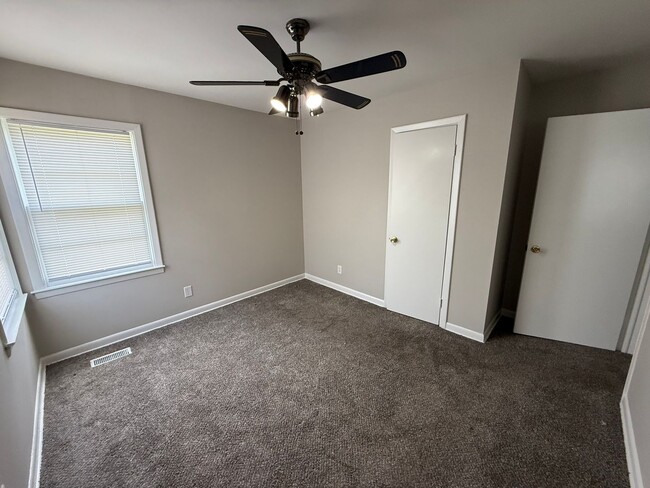 Building Photo - Charming 3-Bedroom Home in Spring Lake, NC