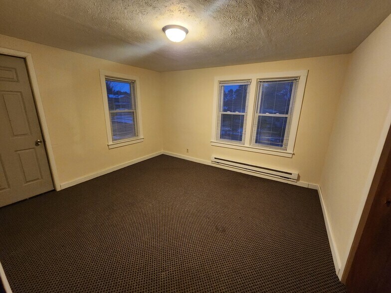 Building Photo - 497 E Main St