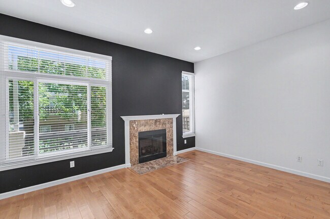 Building Photo - 437 Camille Cir