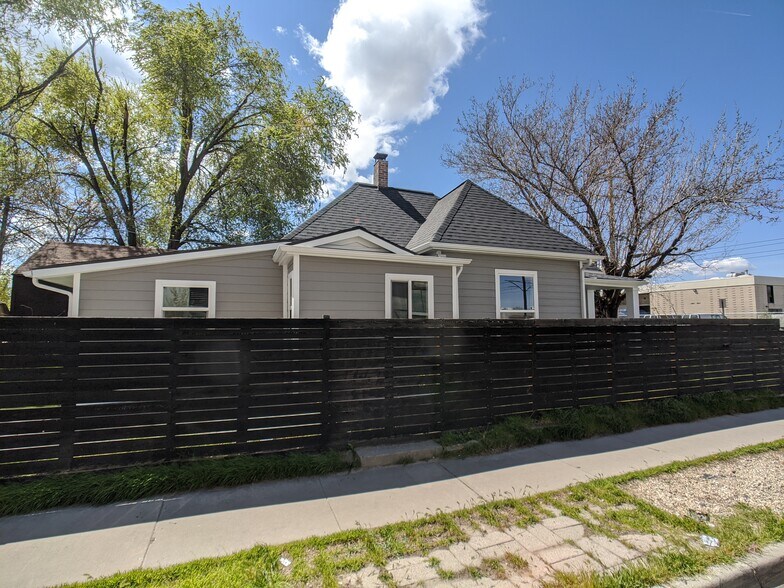 Building Photo - 1085 S 200 W