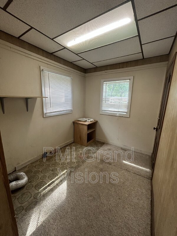 Building Photo - 1105 6th St