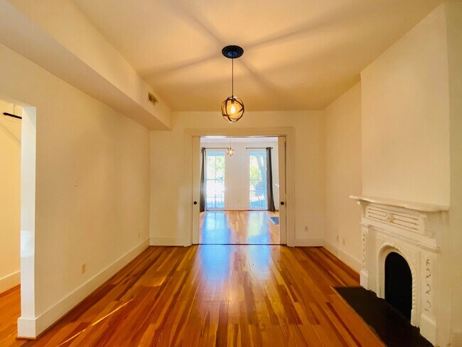 Building Photo - Beautifully Renovated 2bdrm/1.5bth Row House Located in Historic Church Hill!!