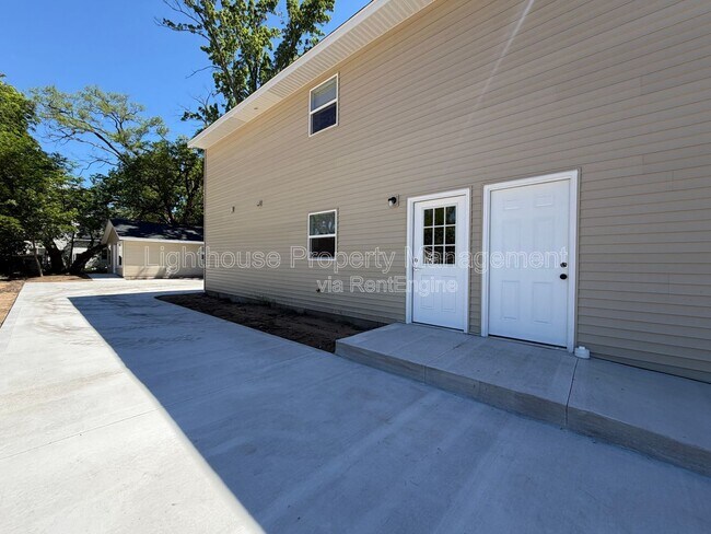 Building Photo - 310 Allen Ave