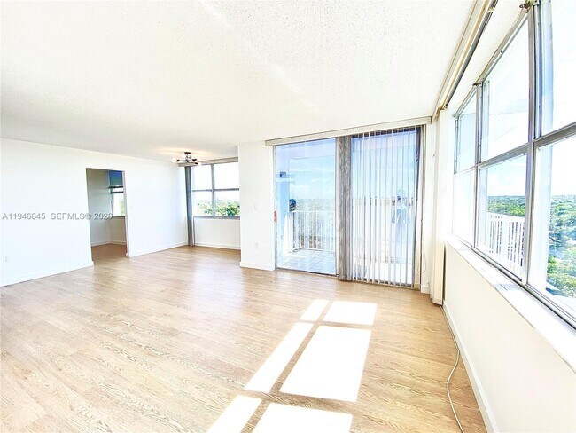 Building Photo - 1200 NE Miami Gardens Dr