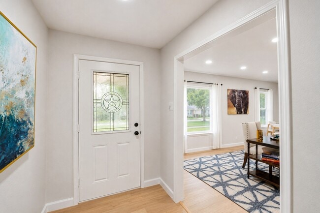 Building Photo - 12703 Redfern Dr
