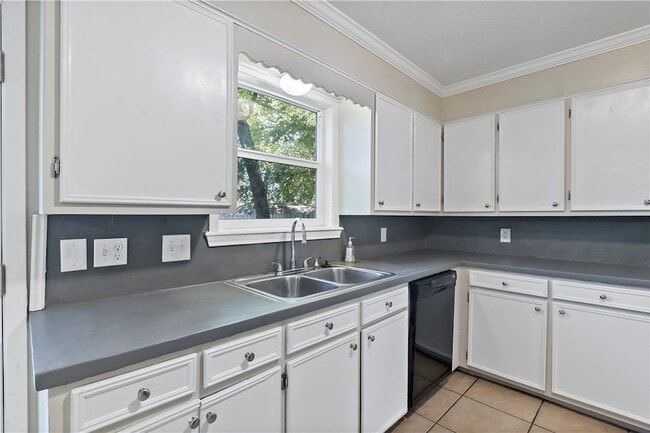 Building Photo - 2703 Allen Forest Dr