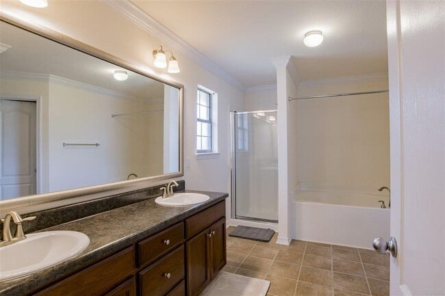 Building Photo - 8770 Kennedy Dr