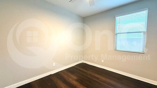 Building Photo - 9830 E Tahoe Ave