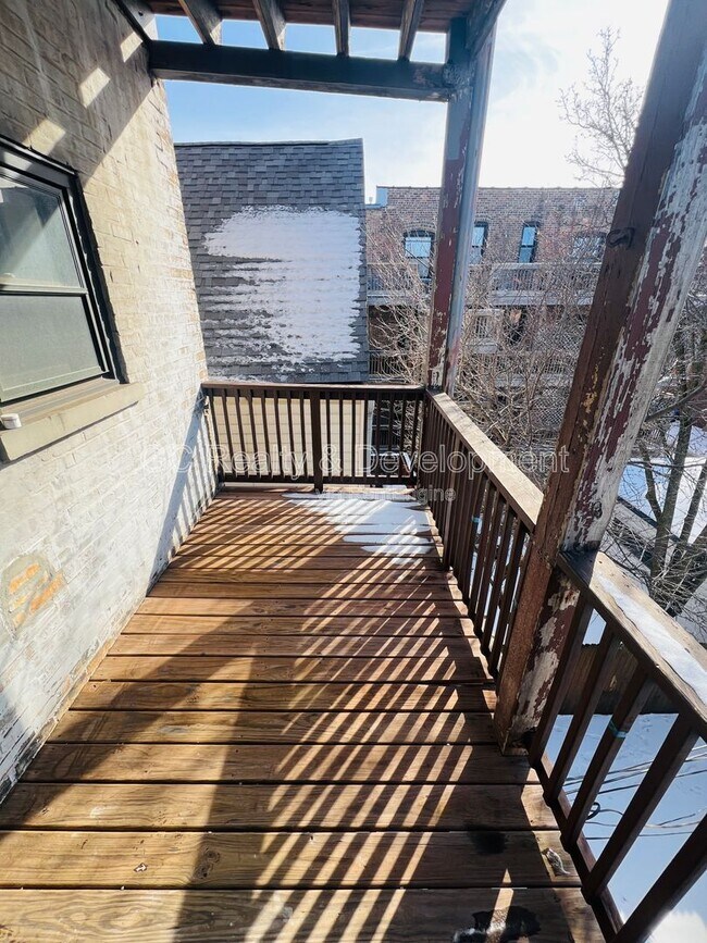 Building Photo - 3408 N Greenview Ave