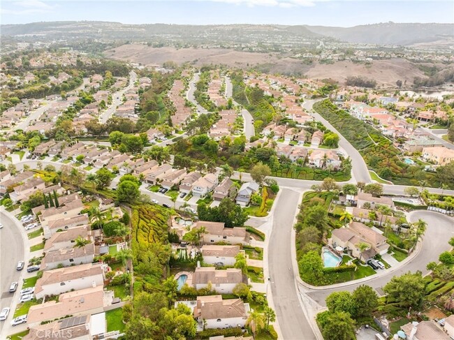 Building Photo - 24862 Vista Rancho