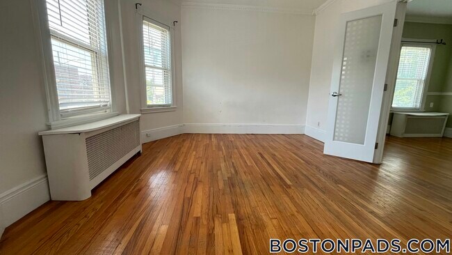 Building Photo - 369 Savin Hill Ave