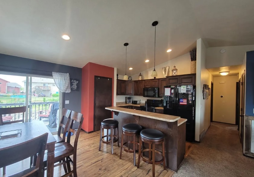 Building Photo - 8016 W Vista Park St