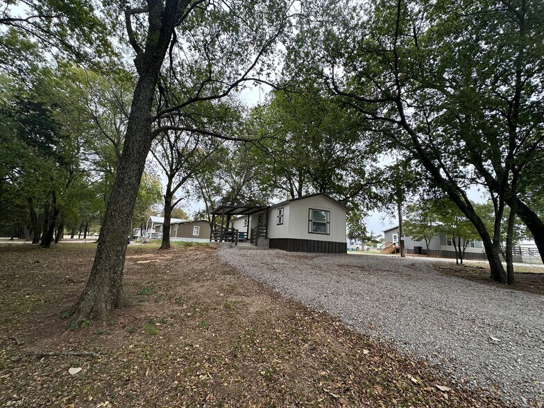 Building Photo - 13776 Holiday Park Dr