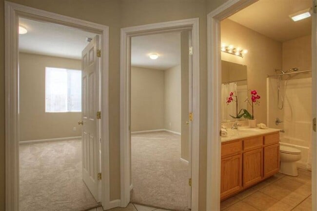 Building Photo - Beautiful Home in Natomas Park