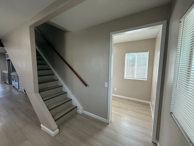 Building Photo - Charming Home in Woodland